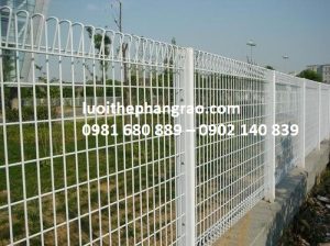 Hàng rào thép hàn ô 50x150mm gấp tam giác sơn tĩnh điện