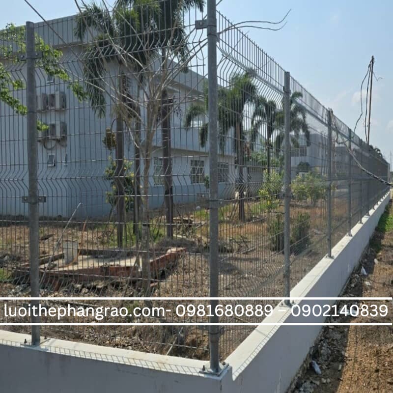 Hàng rào lưới sắt chấn sóng mạ kẽm