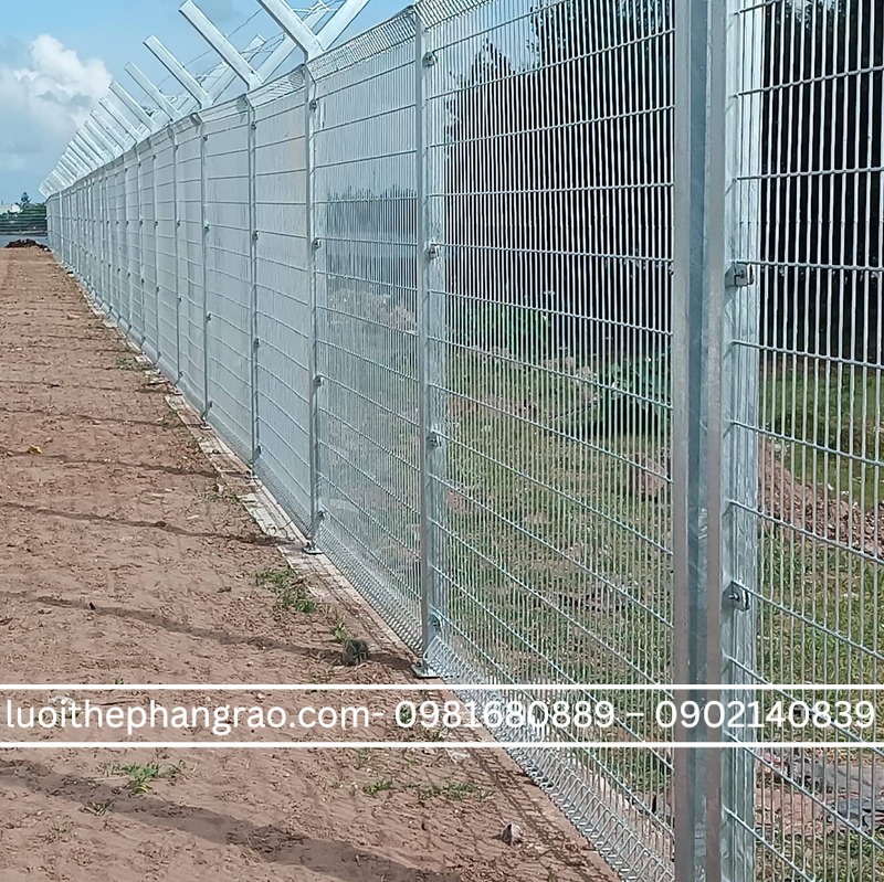 Hàng rào lưới thép mạ kẽm gấp tam giác