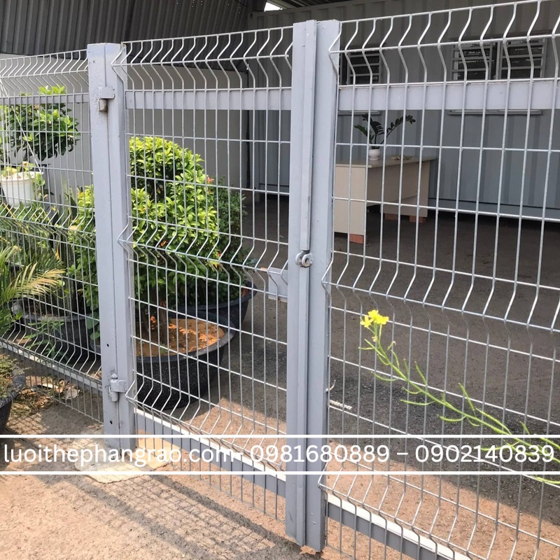 Hàng rào thép sơn tĩnh điện chấn sóng
